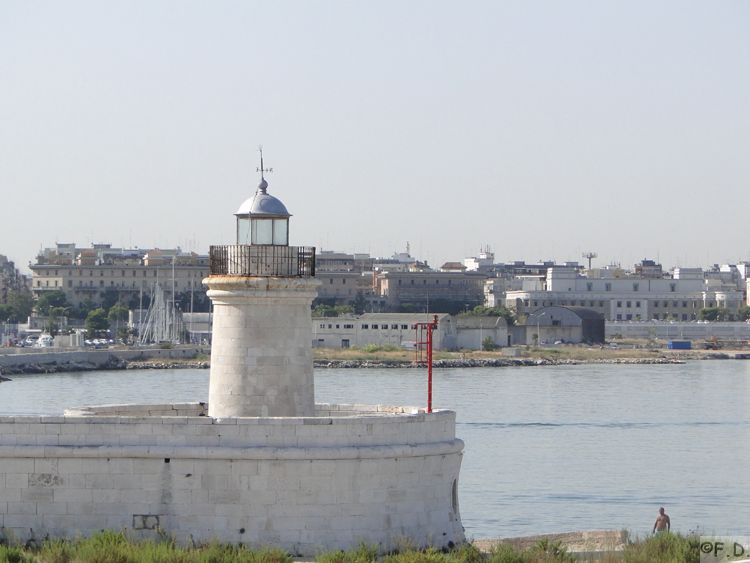 Hafeneinfahrt Bari