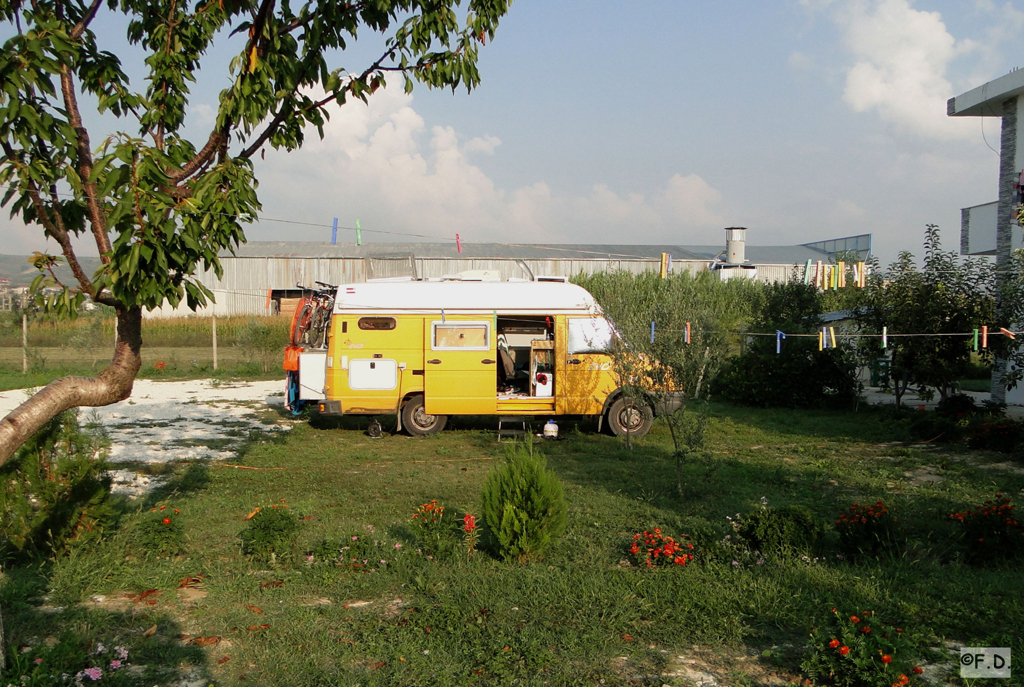 berat caravan camping